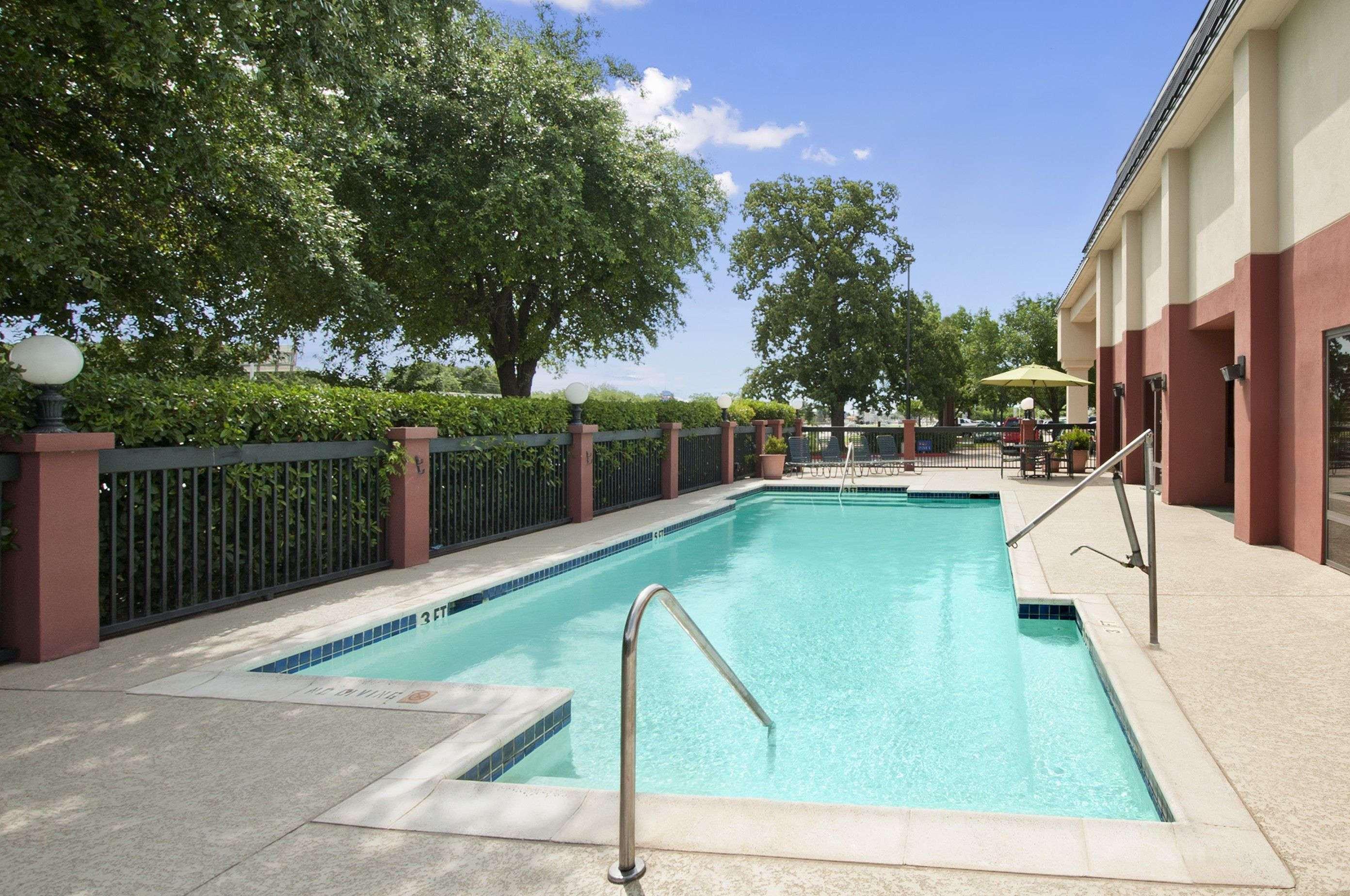 Baymont By Wyndham Lewisville Exterior photo